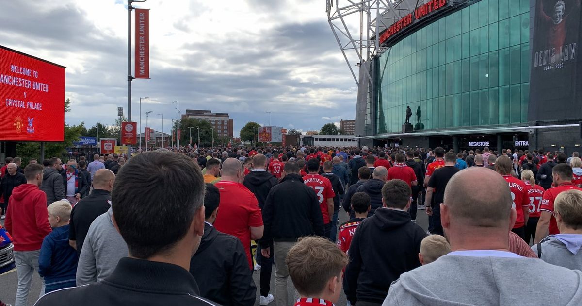 Manchester United Ticket Alerts: How They Work — Manchester United matchday photo