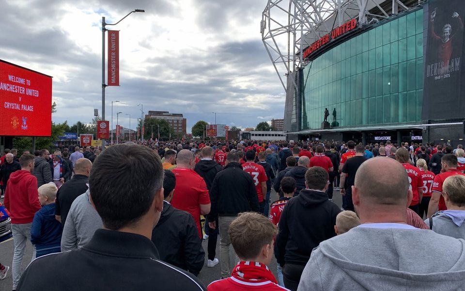 Manchester United Ticket Alerts: How They Work — Manchester United matchday photo